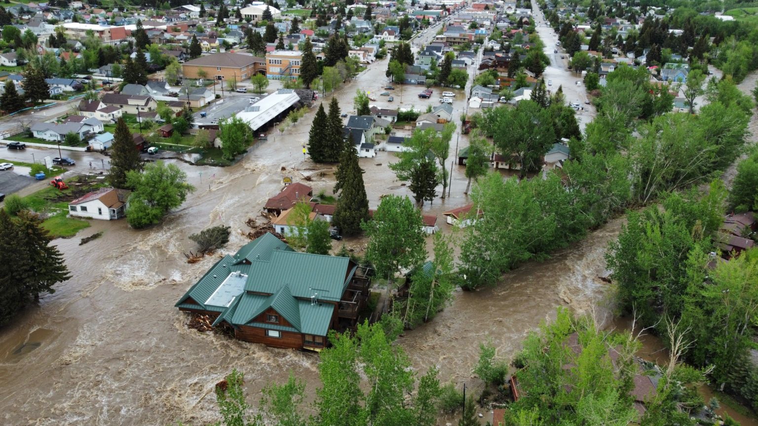 Flooding forces closure, evacuation of Yellowstone SVINEWS