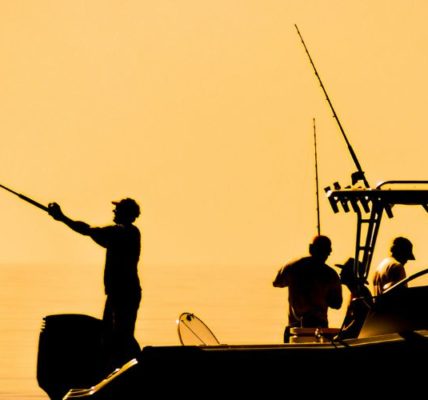 5 Accessories That Every Fishing Boat Should Have