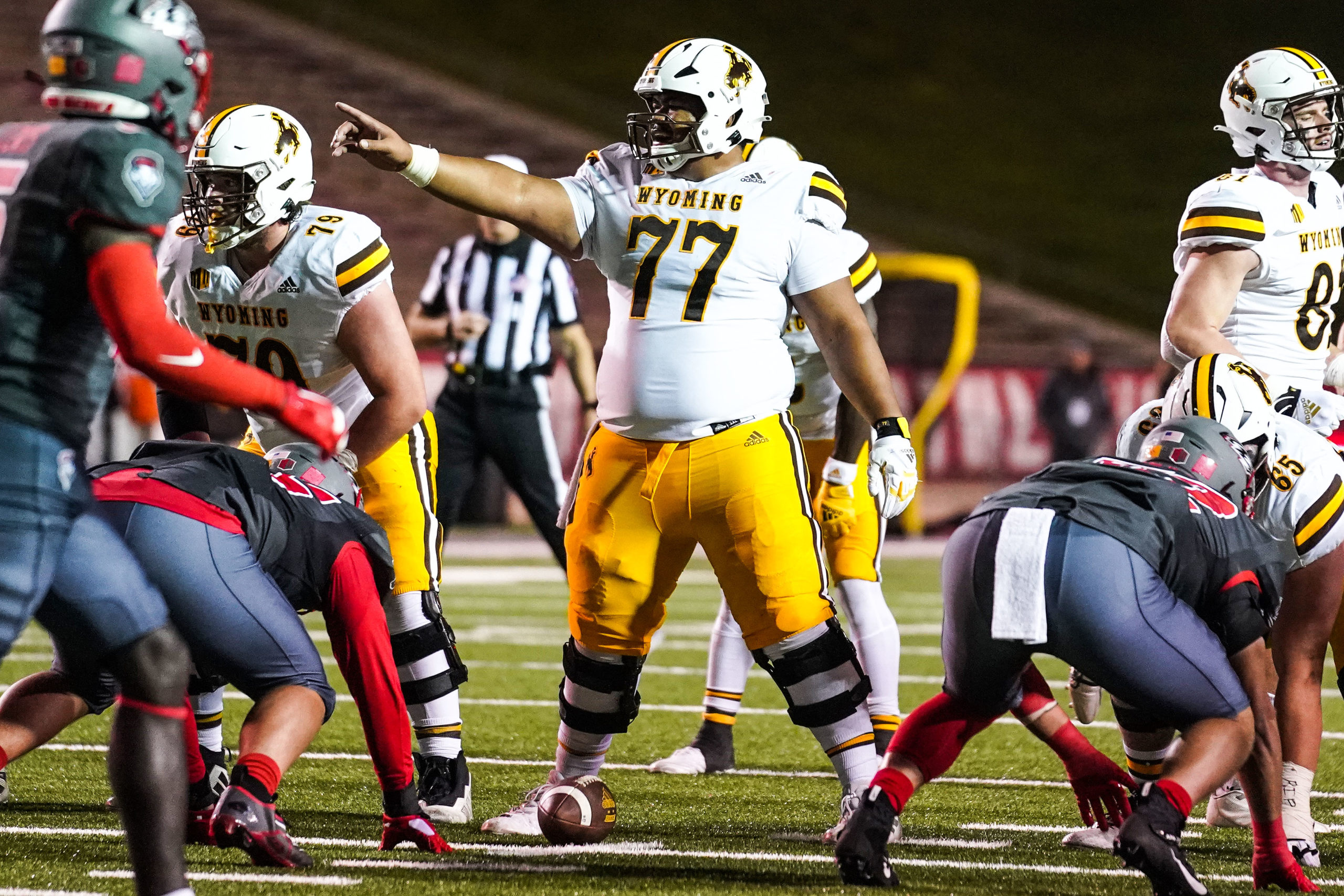 UW Cowboys Suiaunoa, Tulafono named to Polynesian College Football Player  of the Year watch list