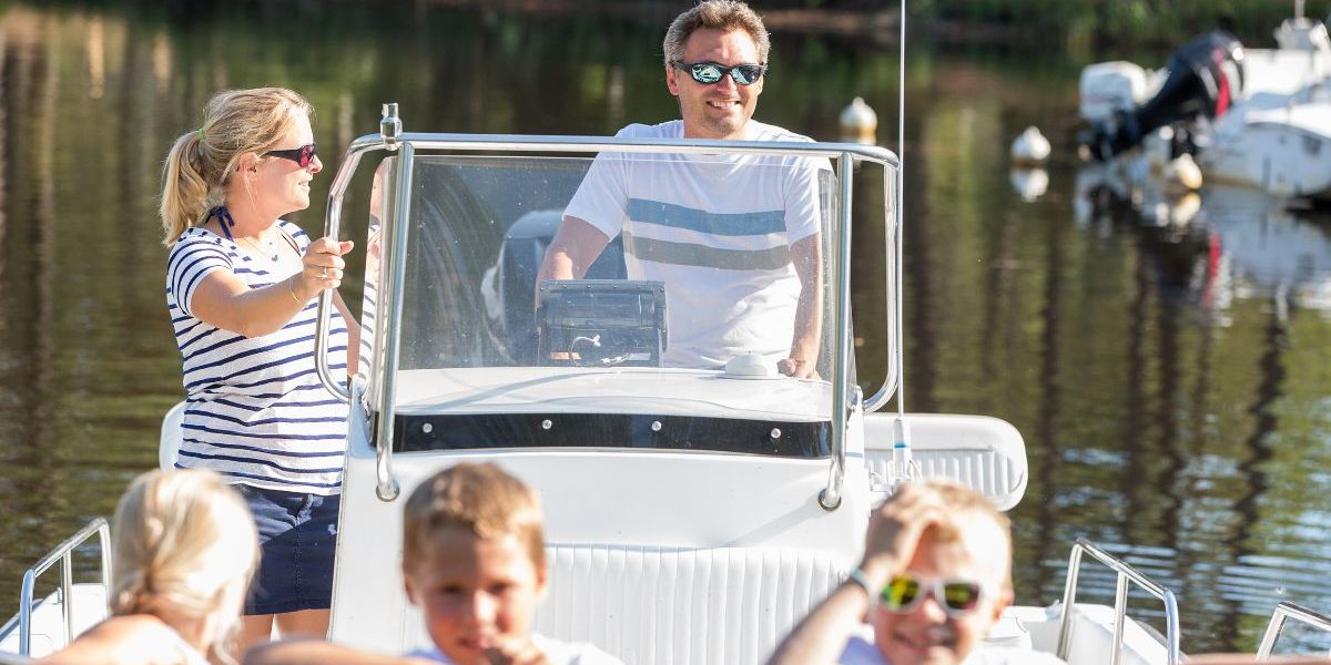 The Pros and Cons of Buying a Family Boat