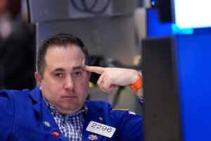 US stocks remain calm even as oil prices get back to climbing